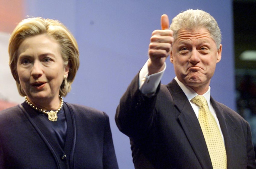 US President Bill Clinton (R) gives a thumbs up sign with First Lady Hillary Rodham Clinton (L) as they took to the stage prior to addressing the people of Buffalo, New York at the Marine Midland Arena 20 January. This is the first official trip of Clinton to Buffalo and comes after his State of the Union speech to Congress. (ELECTRONIC IMAGE) AFP PHOTO/Stephen JAFFE ORG XMIT: BUF99